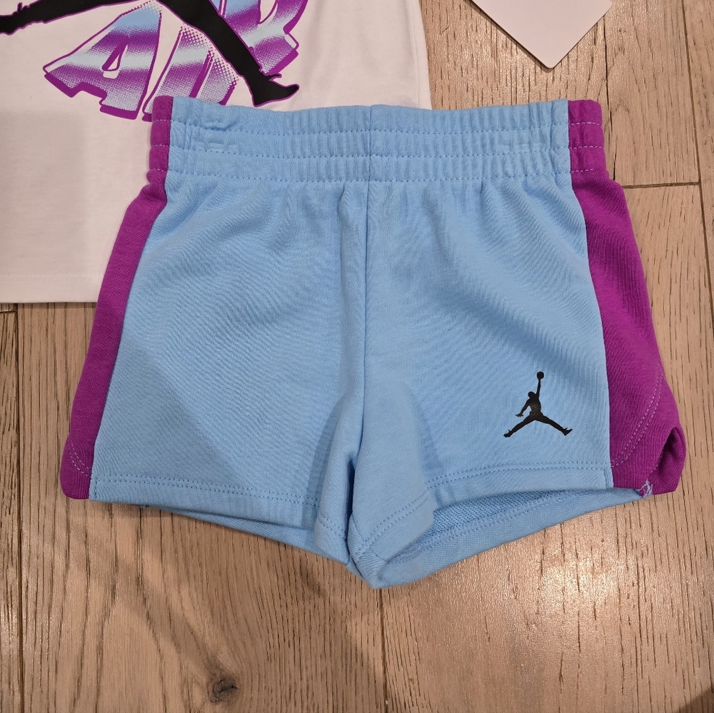 New Jordan Air Shorts Set 4T - Picture 2 of 4